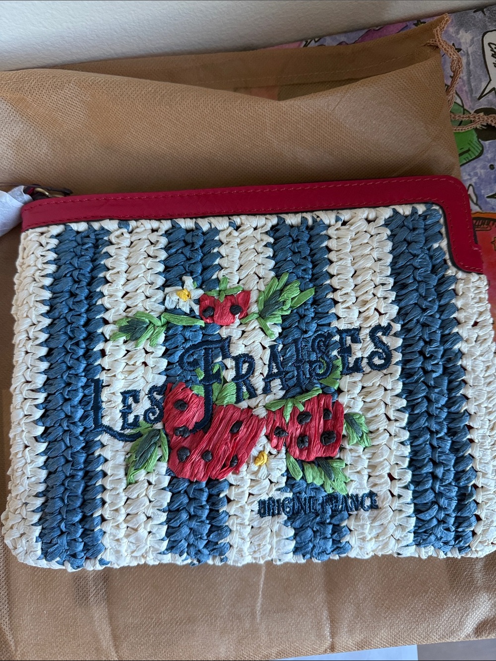 Patricia Nash Les FRAISES strawberry Wristlet clutch NWT - Picture 3 of 16